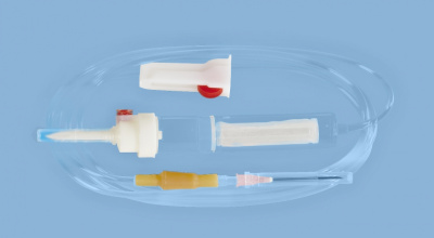 Система для вливаний гемотрансфузионная для крови с пластиковой иглой — 20 шт/уп купить оптом в Севастополе